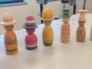 Poppetjes met hoedjes